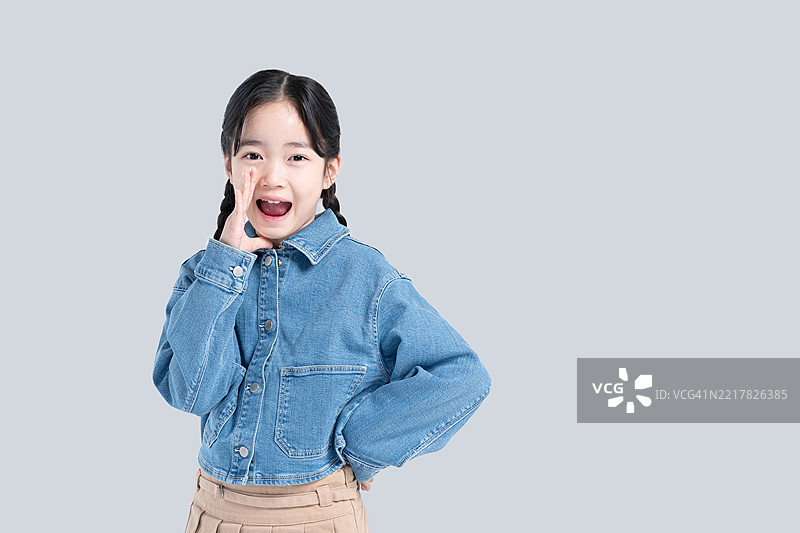 孩子们，小学生，基础教育，童年，手势，呼叫，大喊图片素材