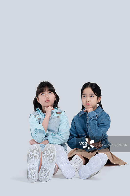 孩子们，小学生，基础教育，童年，手势，面部表情，朋友，团结，思想，创意图片素材