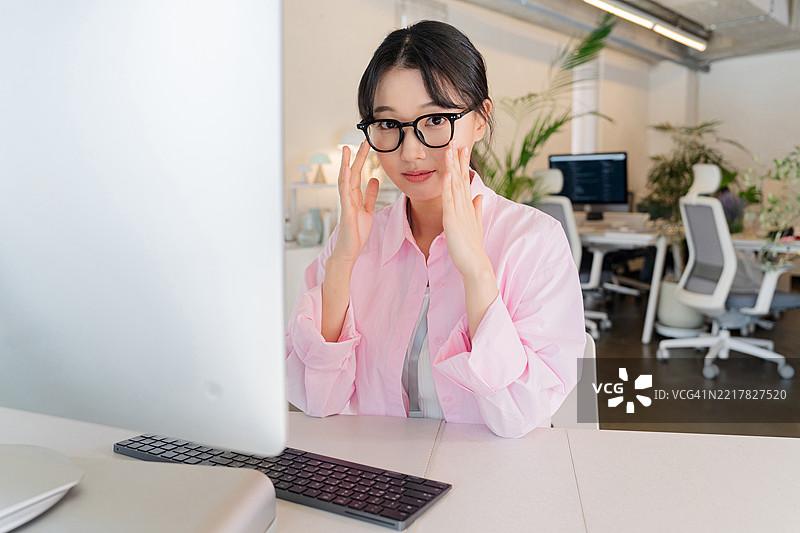 办公室，初创公司，商业，工作时间，MZ一代，女商人图片素材