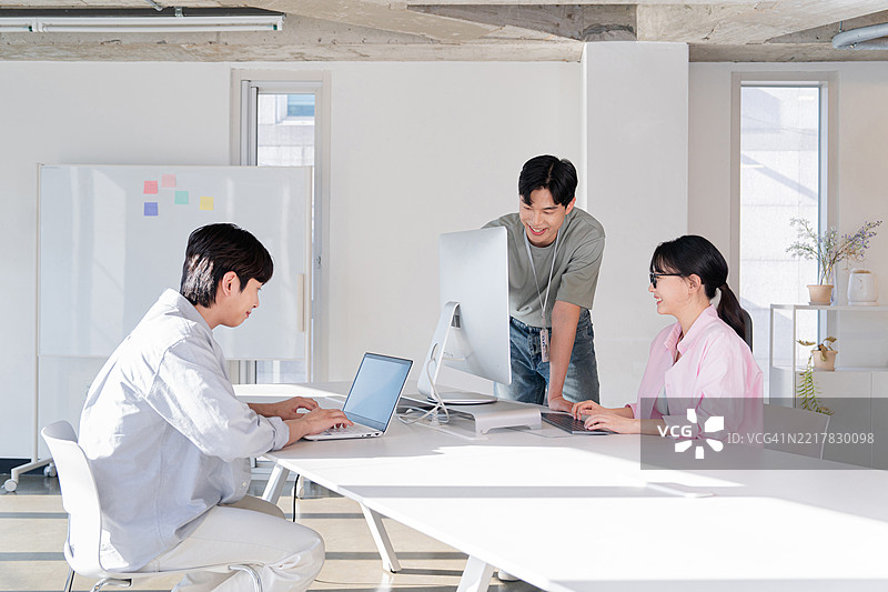 商业，商务休闲，办公室，IT专业人士，成功，团队合作图片素材