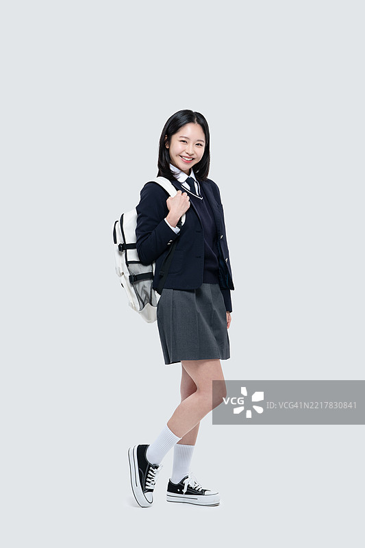 教育，考试者，大学学力测试，成人学生，青少年，女性，少女，书包，全身照图片素材