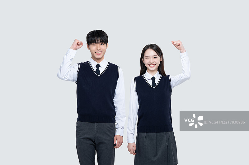 教育，考试者，大学学业能力测试，成人学生，青少年，女性，少女，在课堂上，欢笑，拳头图片素材