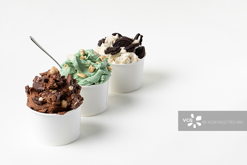 背景，物体，小吃，冰淇淋，意式冰淇淋，饼干，夹心饼干冰淇淋，巧克力，巧克力冰淇淋，开心果冰淇淋，开心果图片素材