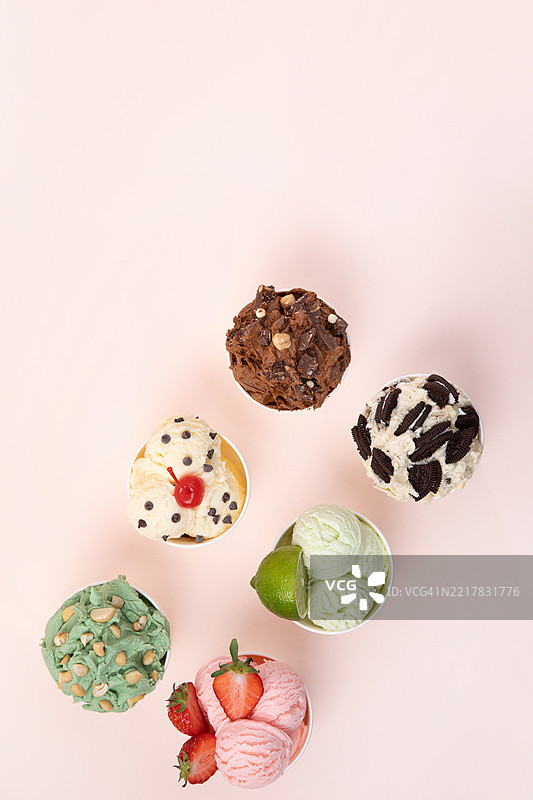 背景，物体，小吃，冰淇淋，意式冰淇淋，饼干，夹心饼干冰淇淋，巧克力，巧克力冰淇淋，开心果冰淇淋，开心果，草莓冰淇淋，香草，香草冰淇淋，青柠图片素材