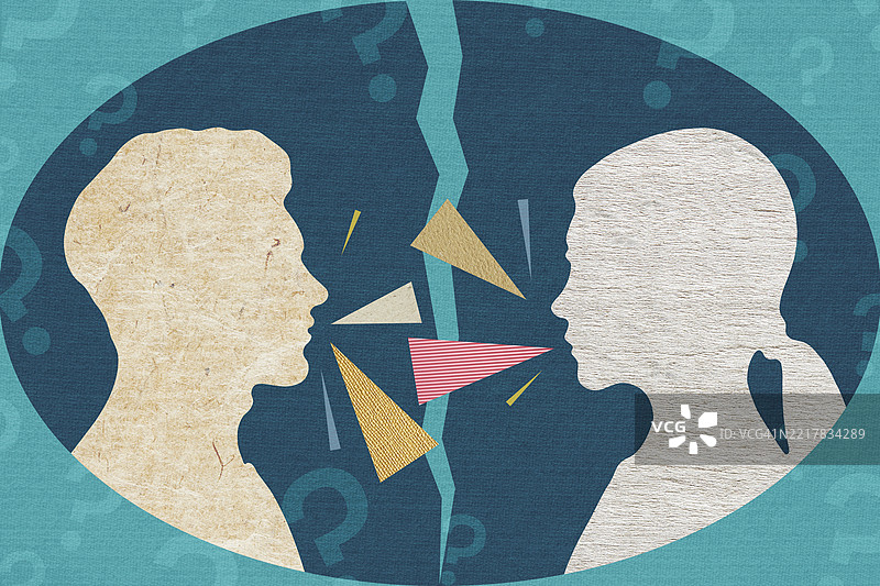 一对情侣在彼此交谈，但中间有一道分隔。图片素材