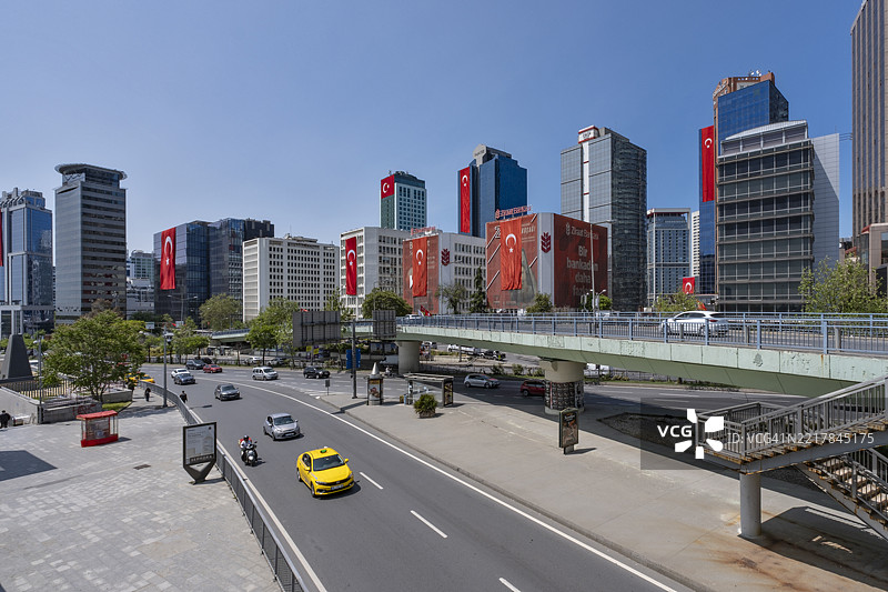 土耳其伊斯坦布尔萨里耶尔区马斯拉克的生动场景图片素材