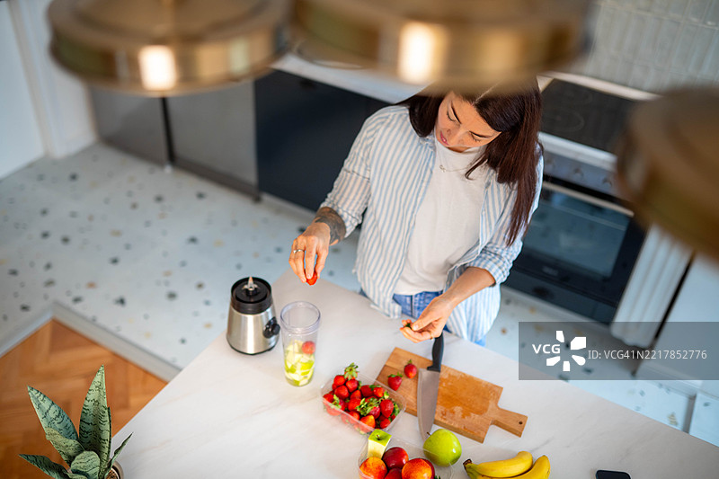 准备制作一杯冰沙图片素材