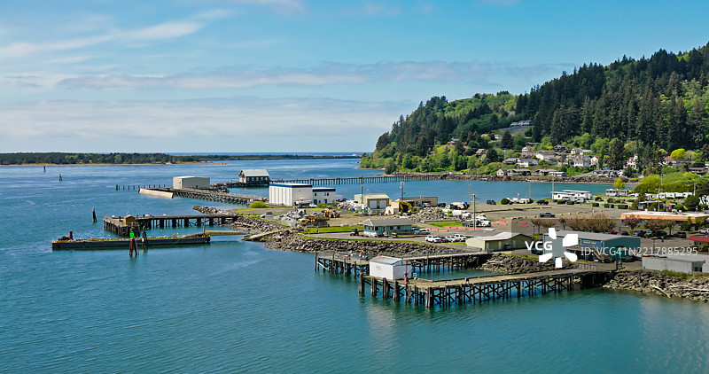 俄勒冈州蒂拉穆克县加里巴尔迪的海滨无人机视角图片素材