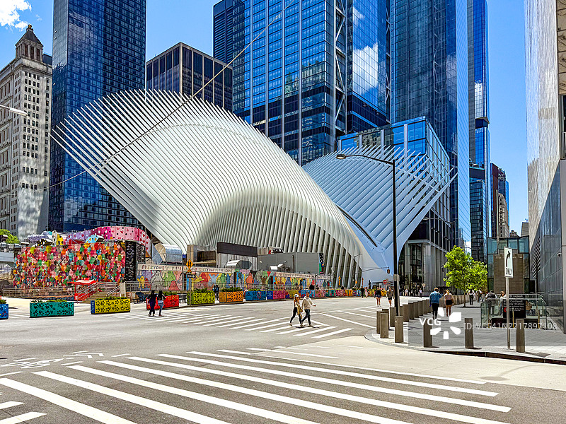 纽约市下曼哈顿的Oculus附近的人们图片素材