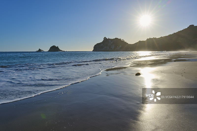 新西兰北岛科罗曼德半岛哈希海滩的夏季日出图片素材