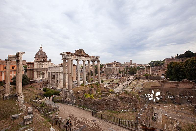 意大利罗马 - 2023年9月16日：土星神庙和帝国广场图片素材