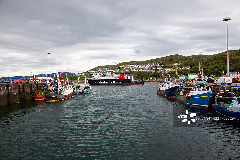 朝东北方向俯瞰威廉堡。前景中有一艘大型船只。图片素材