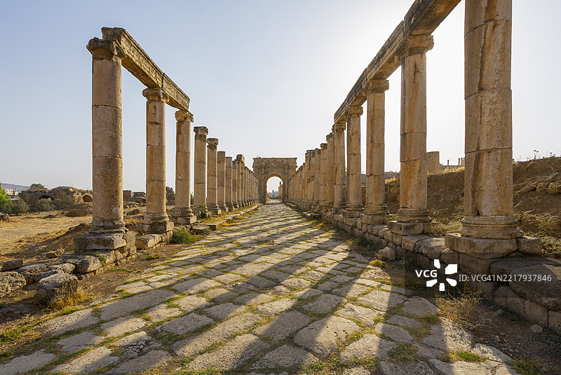 约旦杰拉什的柱廊街。图片素材