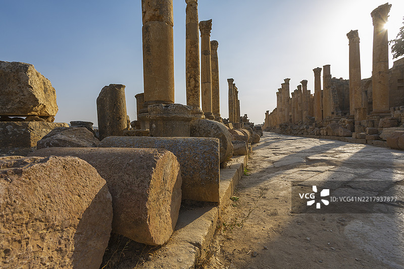 约旦杰拉什的柱廊街。图片素材