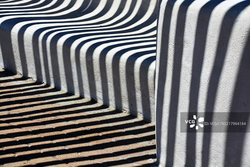 长椅上的阴影图片素材