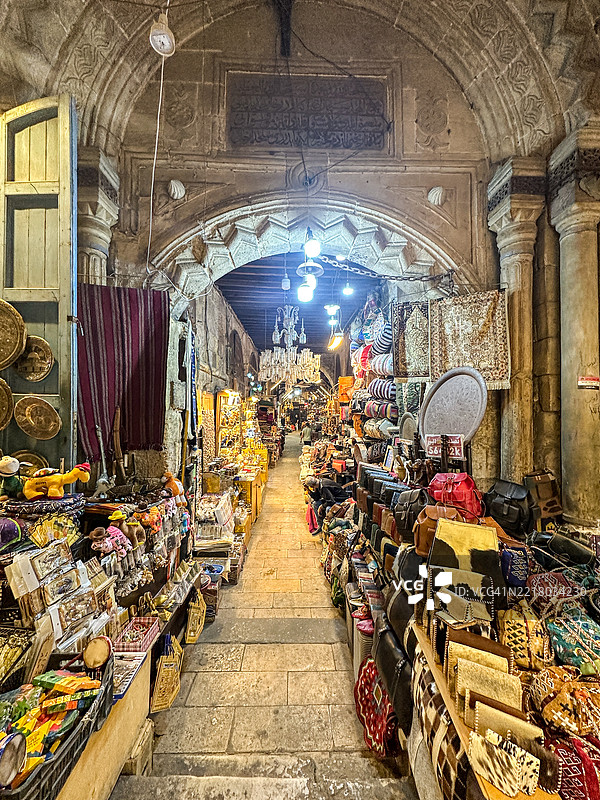 开罗哈汗·哈利利集市的传统纪念品摊位图片素材