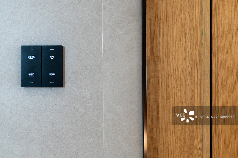 纹理墙上的黑色开关面板图片素材