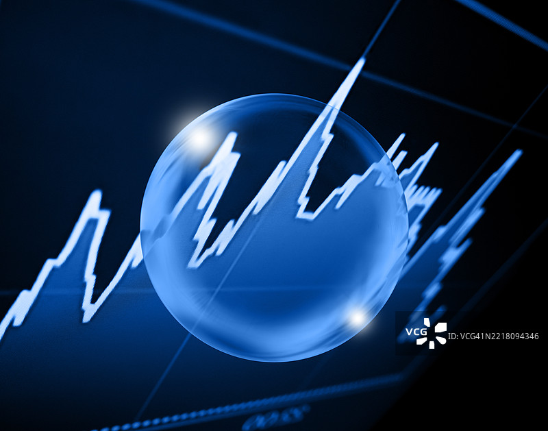 水晶球与金融图表图片素材