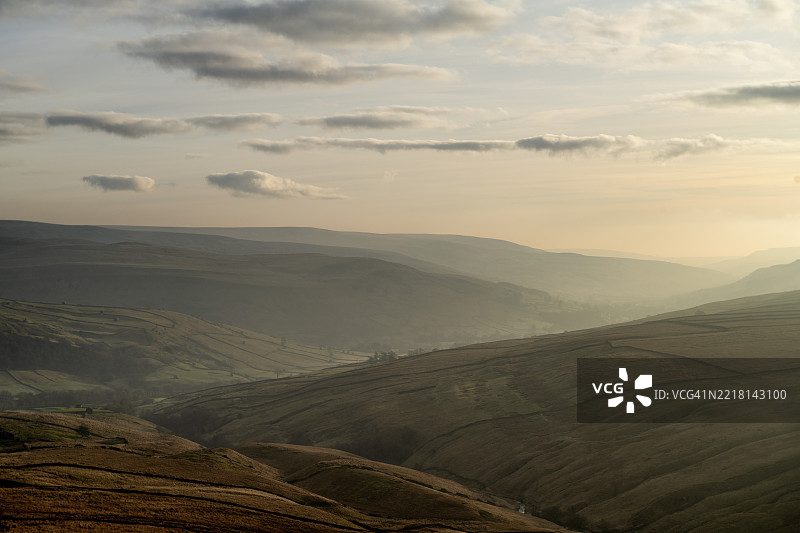 约克郡山谷的斯威尔代尔日出图片素材