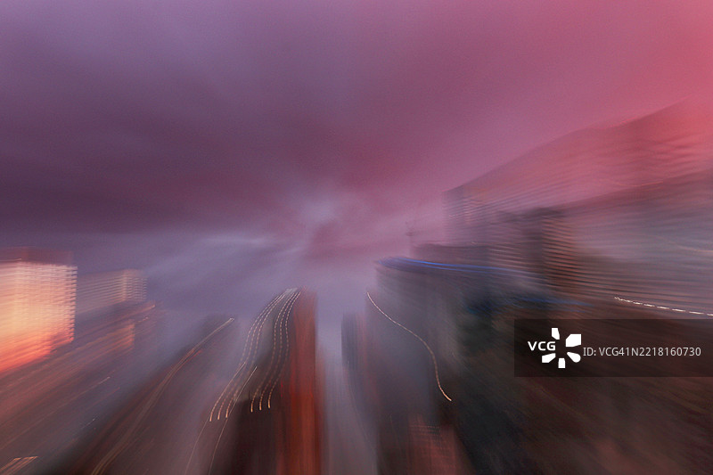 星际投影：进入日出城市维度图片素材