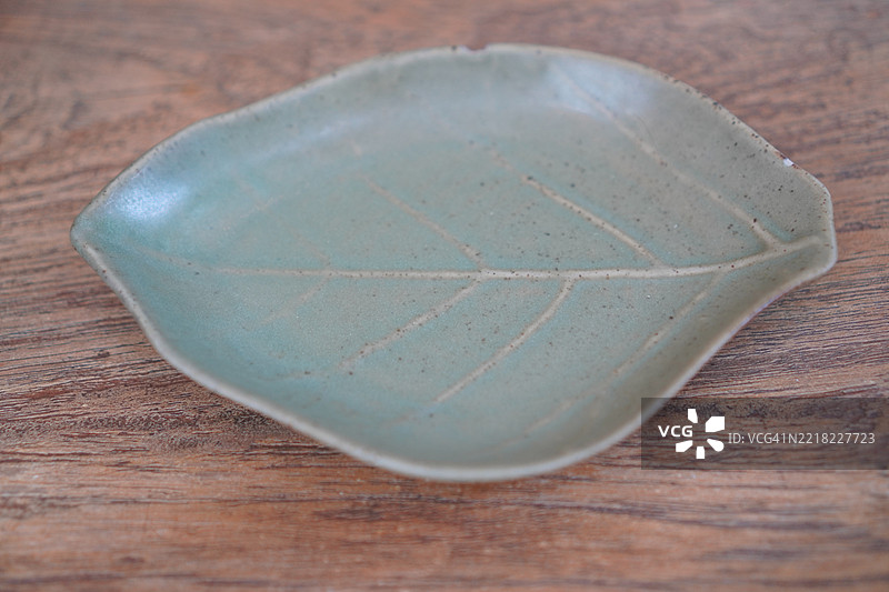 空盘子，叶子形状图片素材