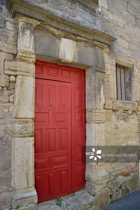 佩泽纳斯，城堡街上的古老大门。图片素材