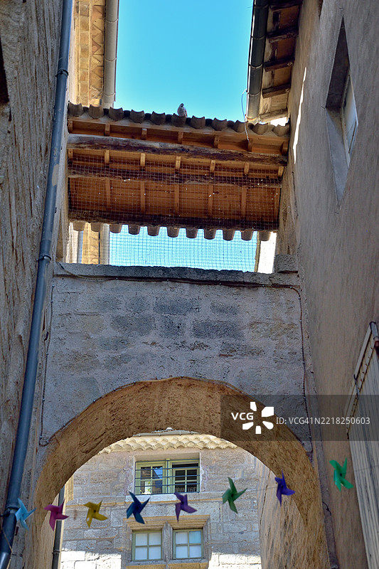 佩泽纳斯，位于老三角街上的拱顶通道。图片素材