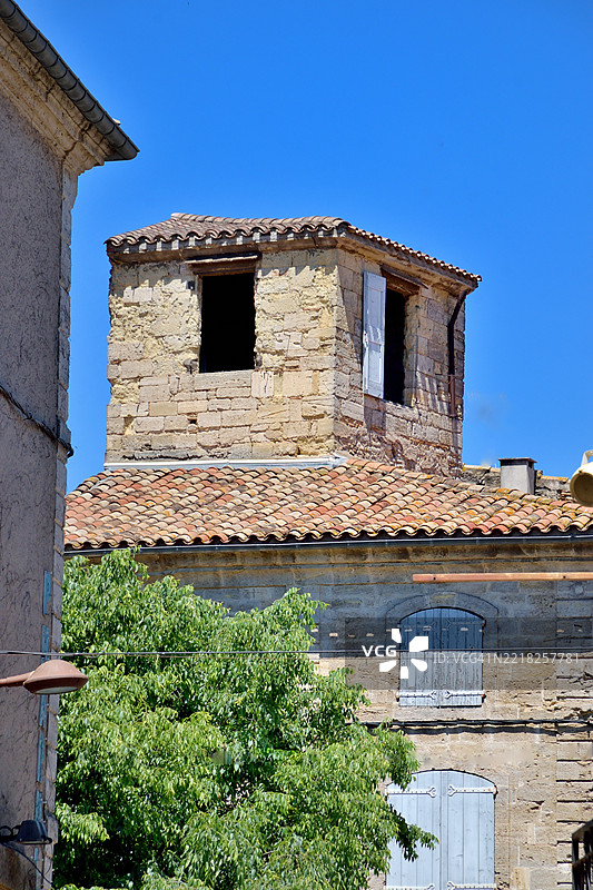 佩泽纳斯，古老的小屋顶塔图片素材