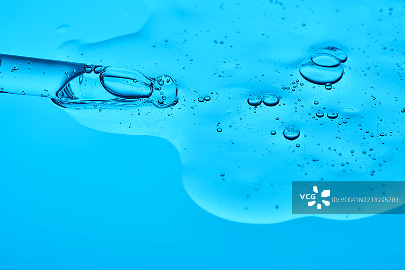 一支带有多汁凝胶质地的移液管图片素材