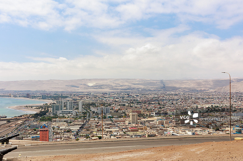 阿里卡市及港口的鸟瞰图。图片素材