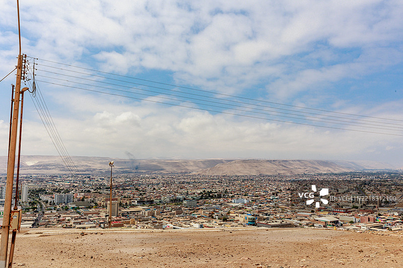 阿里卡市及港口的鸟瞰图。图片素材