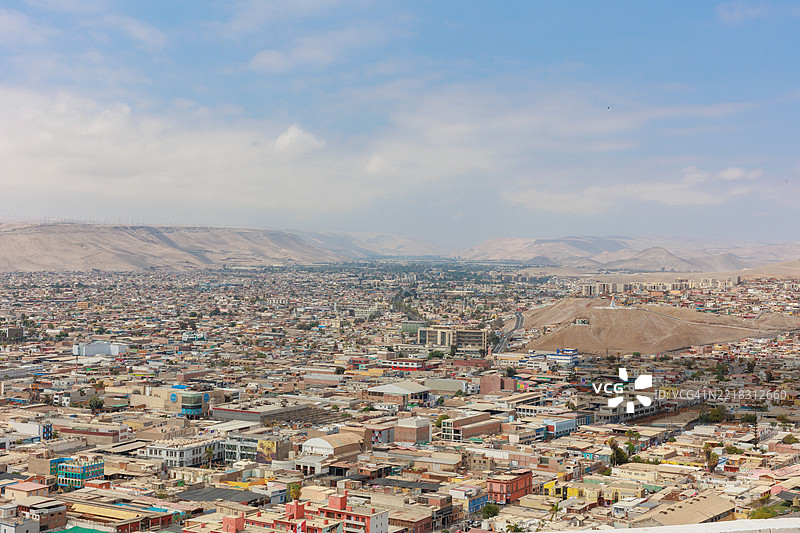 阿里卡市及港口的鸟瞰图。图片素材