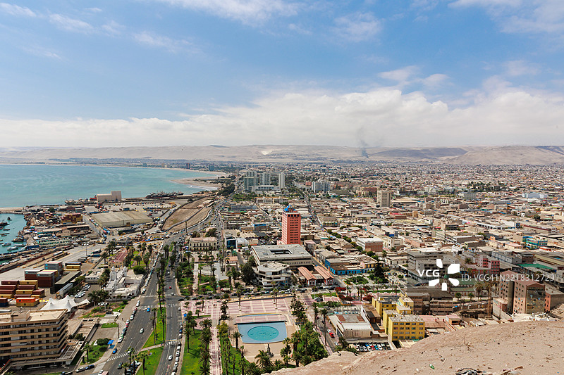 阿里卡市及港口的鸟瞰图。图片素材