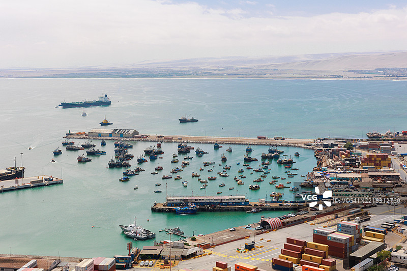 阿里卡港是智利沿海城市的主要港口。港口的北部，简称为MASP阿里卡，由秘鲁国家运营。它是智利六个最繁忙的港口之一。图片素材