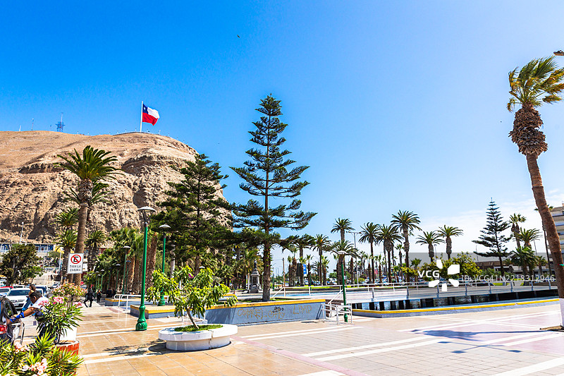 从智利的科隆广场俯瞰阿里卡山。图片素材