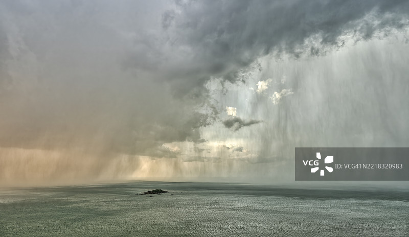 日落时强烈的对流阵雨 11/12 - 20250501190129图片素材