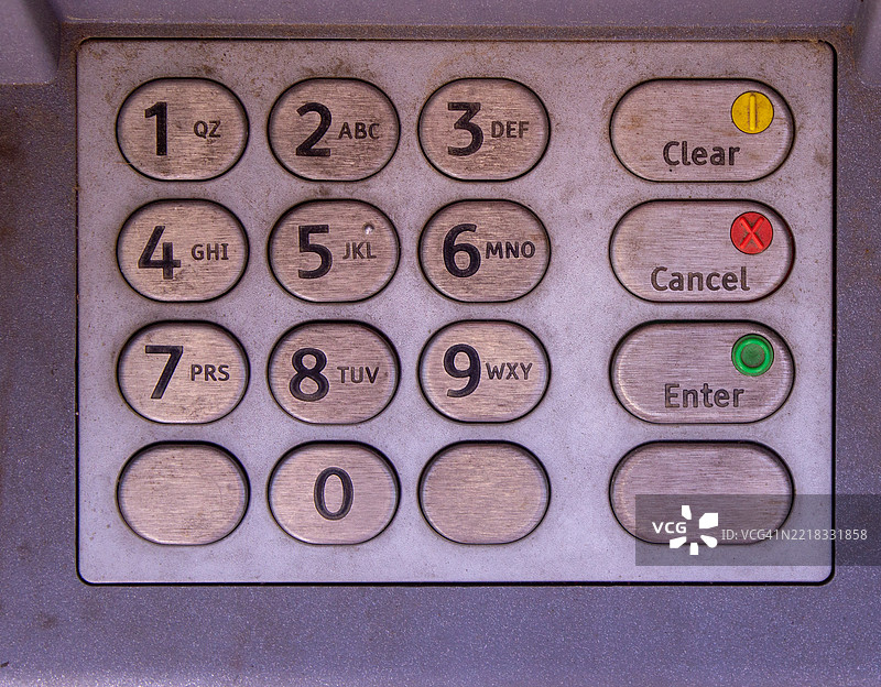 ATM键盘特写，带有金属按钮和彩色功能键图片素材