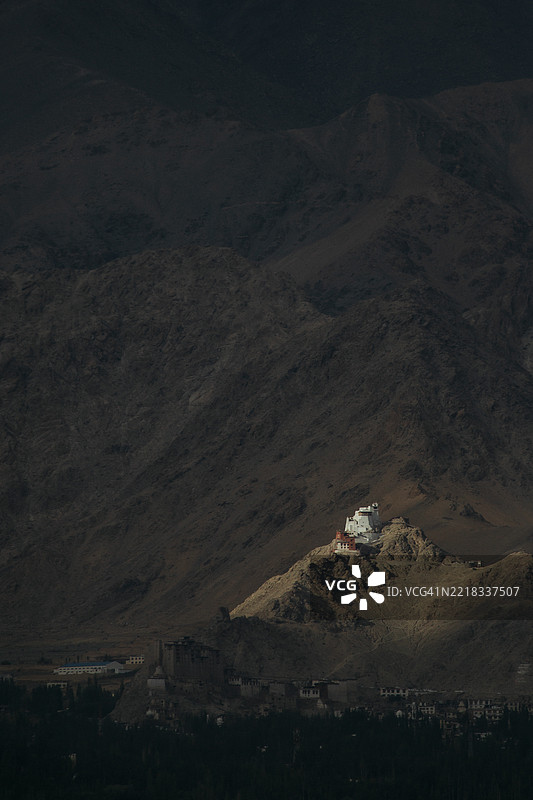 高角度俯瞰山脉图片素材