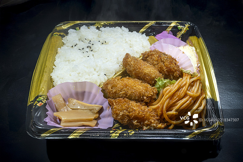 蒸汽微波加热的日本炸柿子便当图片素材