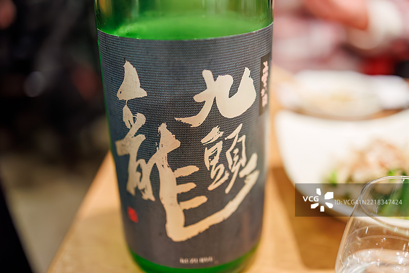 饮用推荐的清酒。标签设计独特且美观。图片素材