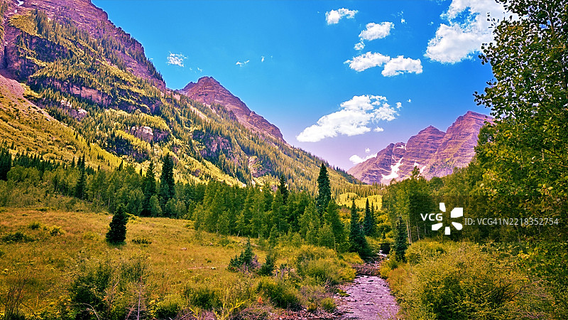 森林，山脉，河流图片素材