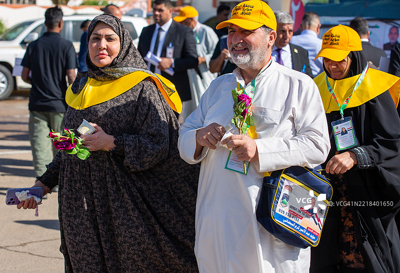 伊拉克朝圣者在阿拉尔边境口岸图片素材