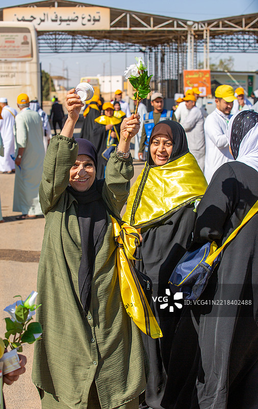 伊拉克朝圣者在阿拉尔边境口岸图片素材