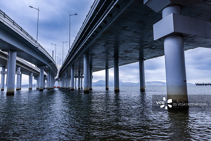 深圳夜晚的桥图片素材
