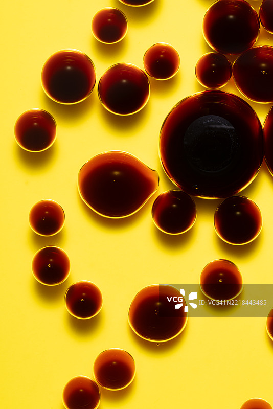 巴萨米克醋与特级初榨橄榄油的混合物图片素材