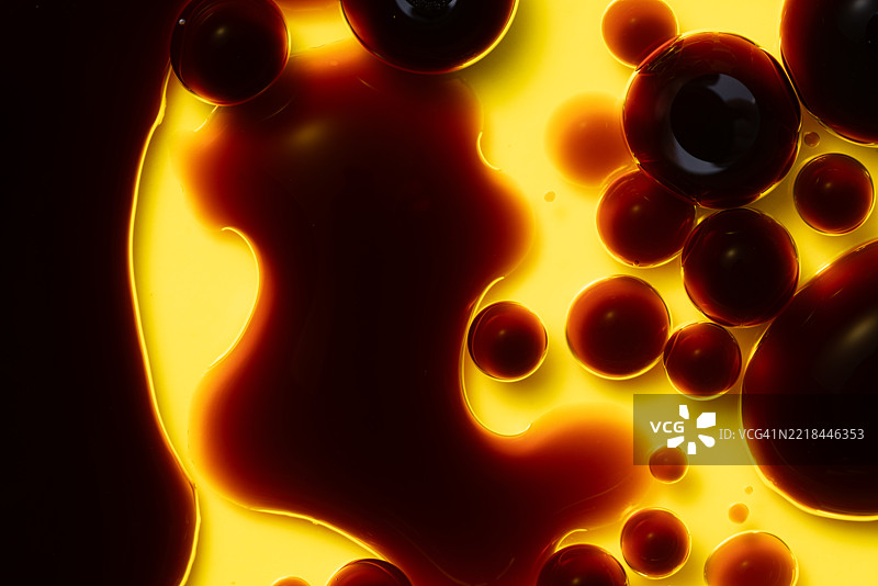 香醋与特级初榨橄榄油混合图片素材