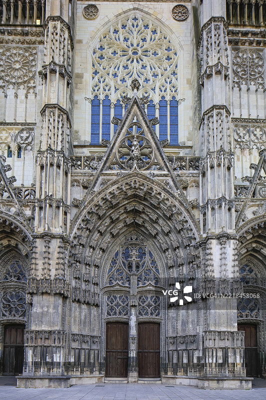 法国卢瓦尔河谷中央大区安德尔-卢瓦尔省天主教图尔圣加蒂安大教堂的哥特式西立面图片素材