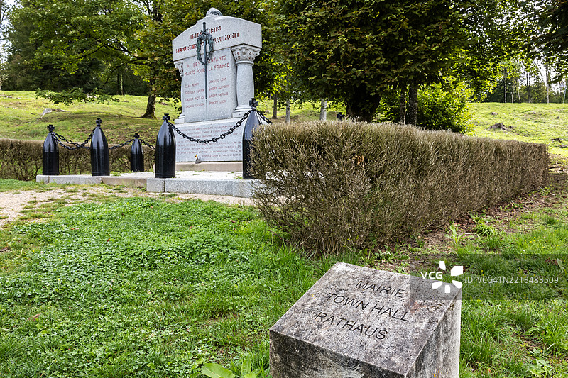 凡尔登战役：被毁村庄的纪念碑 - 弗勒里-德冯杜蒙，毁灭的村庄（法国）图片素材