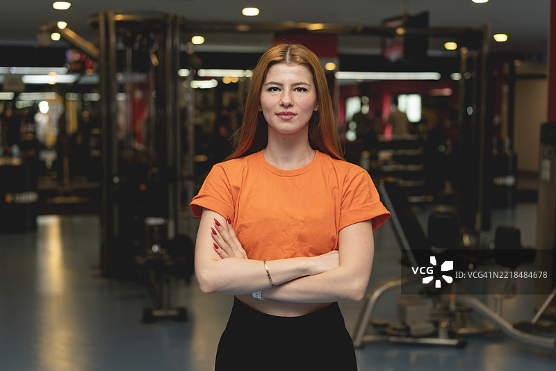 健身房里美丽女性的肖像图片素材
