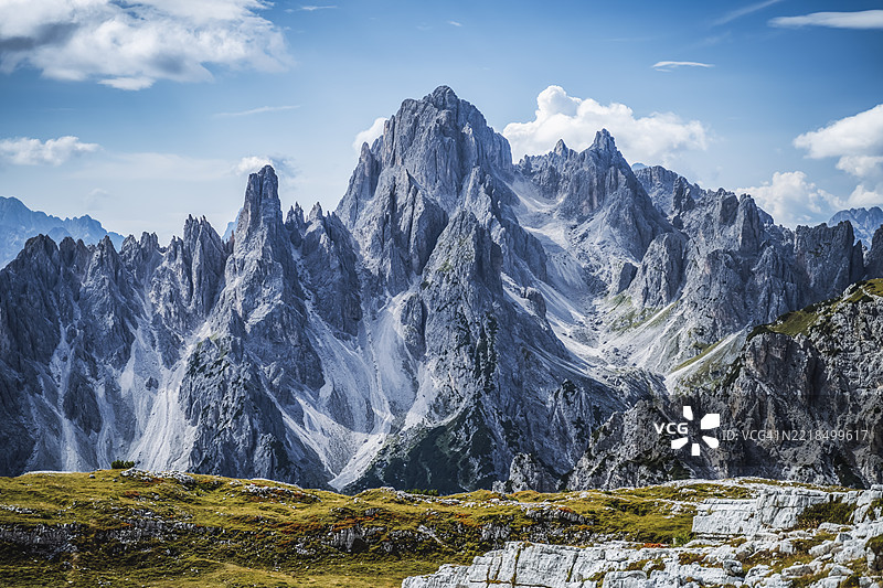 意大利多洛米蒂山脉的卡迪尼·迪·米苏里纳壮丽山峰图片素材